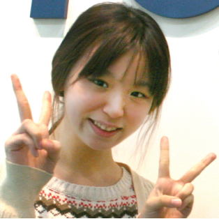 디자인팀 신입사원 안희라 디자인팀 신입사원 안희라