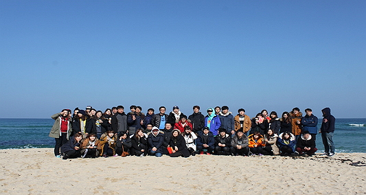 아이온커뮤니케이션즈, R&D 및 M&D 공동 워크샵 중 안목해변 단체사진 아이온커뮤니케이션즈, R&D 및 M&D 공동 워크샵 중 안목해변 단체사진